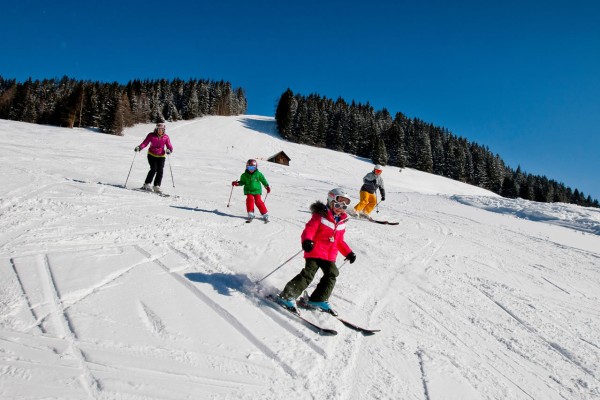Skifahren im Familienurlaub in Filzmoos © Ikarus