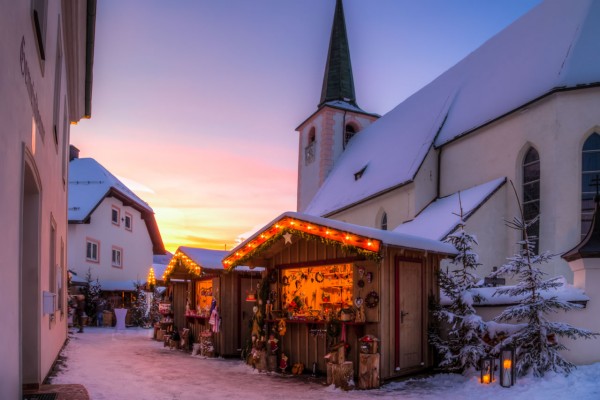 Adventmarkt an der Filzmooser Kirche © Coen Weesjes